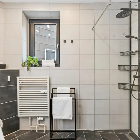 Maremar - Design Im Zentrum - 2 Schlafzimmer - Luxus Boxspringbetten - Kueche - Arbeitsplaetze & Highspeed Wlan - Balkon Daire